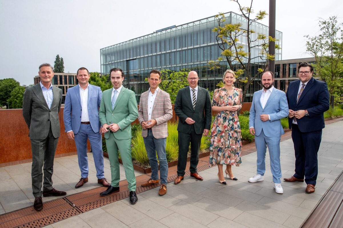 Groepsfoto van het college, van links naar rechts: Berend van der Ploeg - Roy Geers - Mike van der Geld - Pieter Paul Slikker - Jack Mikkers - Marianne van der Sloot - Ufuk Kâhya - Ralph Geers